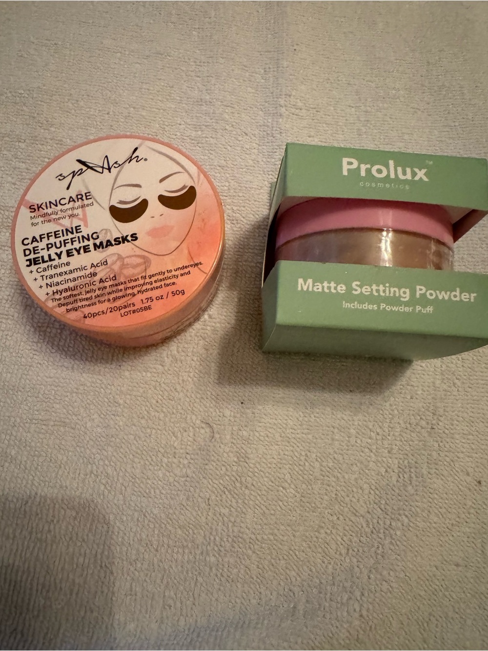 Matte Setting Powder - Pink jelly eye mask